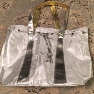 NWOT VERY LARGE GROCERY OR BEACH TOTE